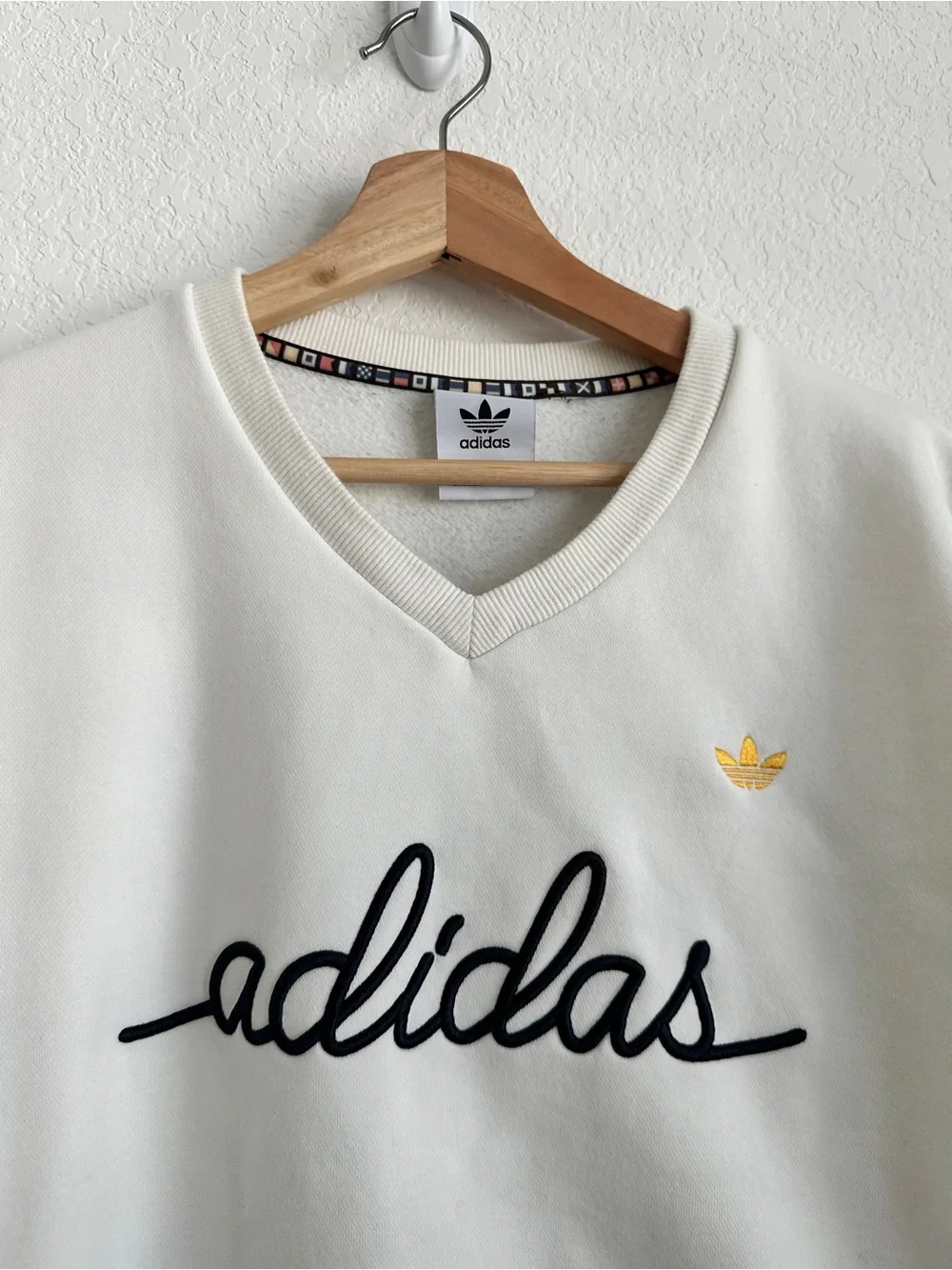 Adidas NICE EMBROIDERED SWEATSHIRT White V-Neck Ribbed Cuffs Size Large